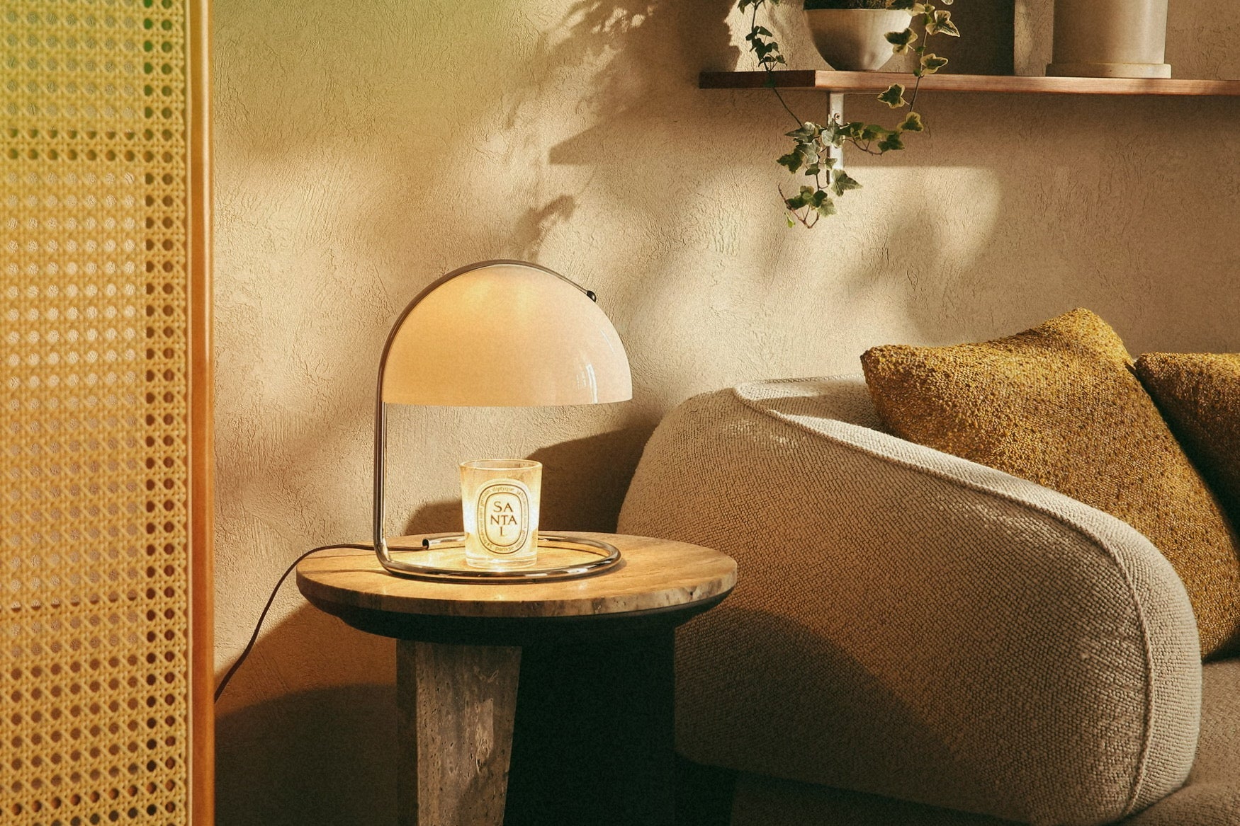 Huga_Collective-Curva_Candle-White-Lifestyle-Living_room_2-Final.jpg