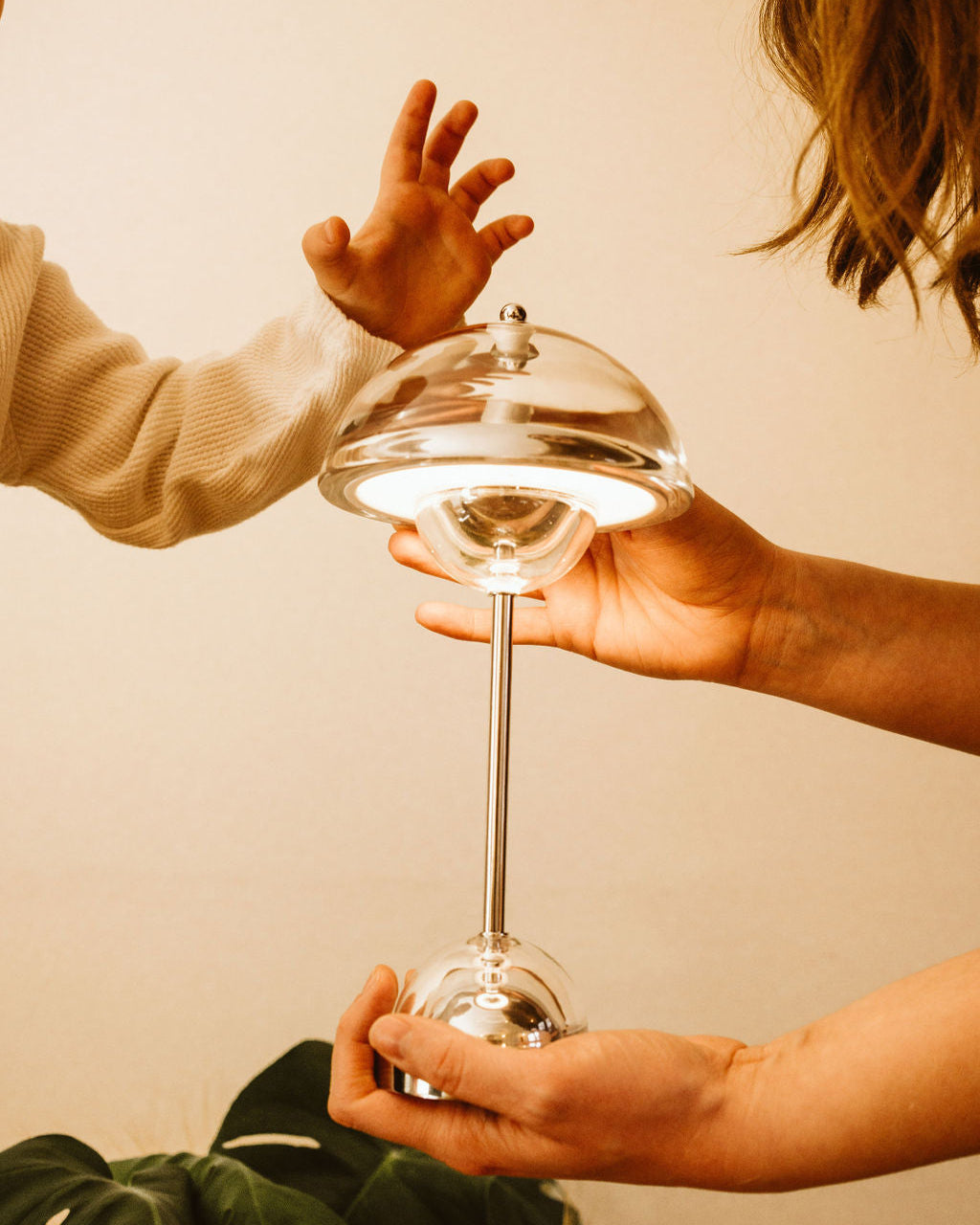Huga_Collective_Crystal_Flowerpot_Table_Lamp_1.jpg